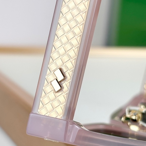 Bottega Veneta Women’s Stylish Sunglasses - Picture 5 of 9